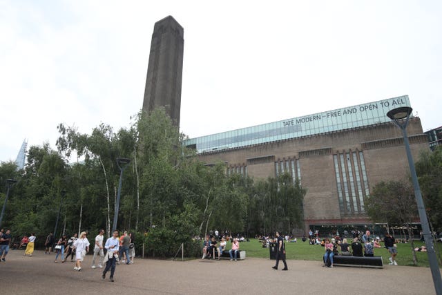 Tate modern fall incident