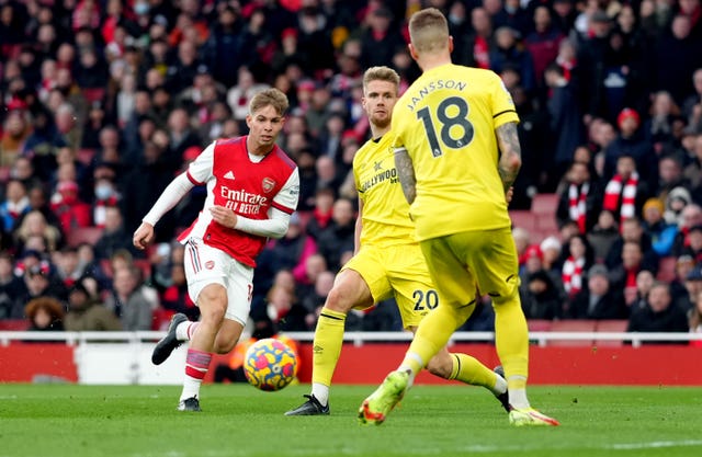 Smith Rowe bent home the opener as Arsenal beat Brentford.