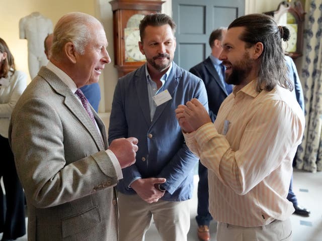 The King chatting to Sam Bentley while Jimmy Doherty looks on