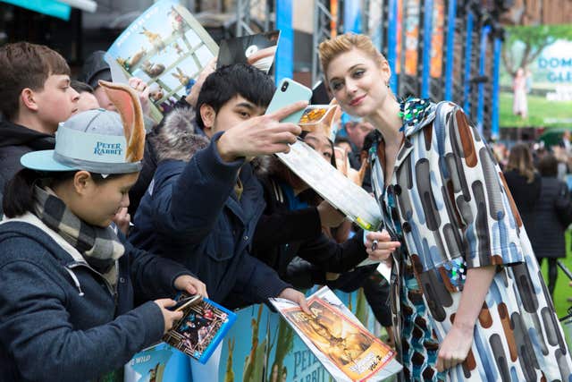 Elizabeth Debicki meets movie fans at the premiere of Peter Rabbit (Rick Findler/PA)