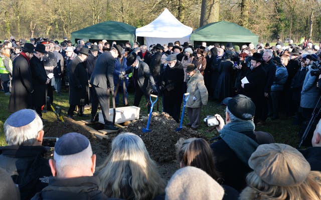 The coffin is buried at the United Synagogue’s New Cemetery