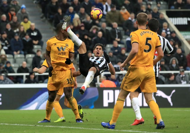 Ayoze Perez attempts an overhead kick