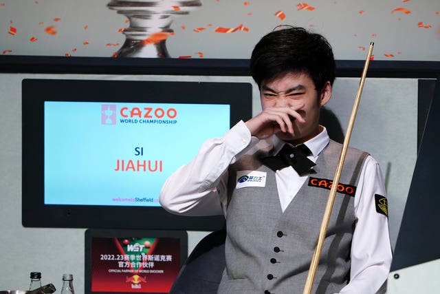 Si Jiahui cut a disconsolate figure as Brecel rallied in their semi-final