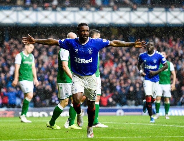 Jermain Defoe scored a hat-trick as Rangers eased to a 6-1 triumph over 10-man Hibernian