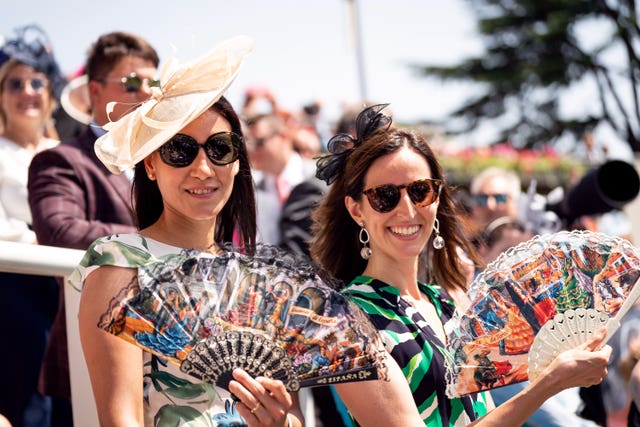 Racegoers found more traditional ways to keep cool