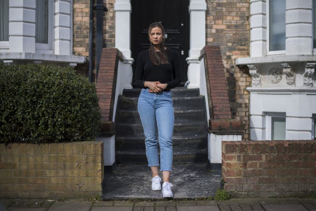 Ella, 26