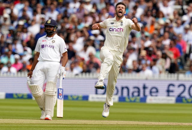 Mark Wood celebrates  the wicket of KL Rahul 