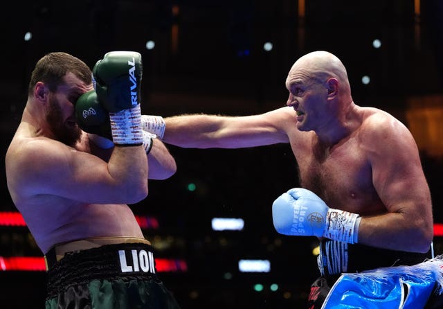 Tyson Fury punches Arslanbek Makhmudov