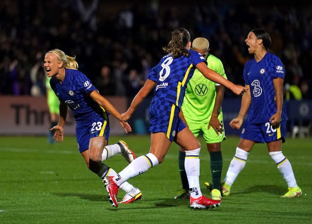 Chelsea leave it late as Pernille Harder nets equaliser against old club