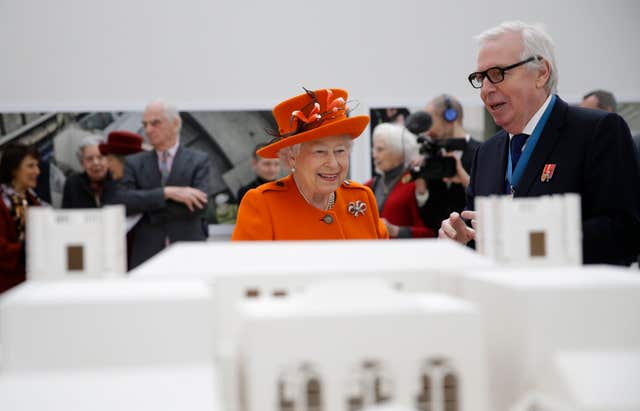 Queen visits Royal Academy of Arts