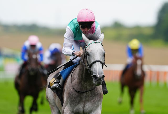 Field Of Gold winning at Newmarket