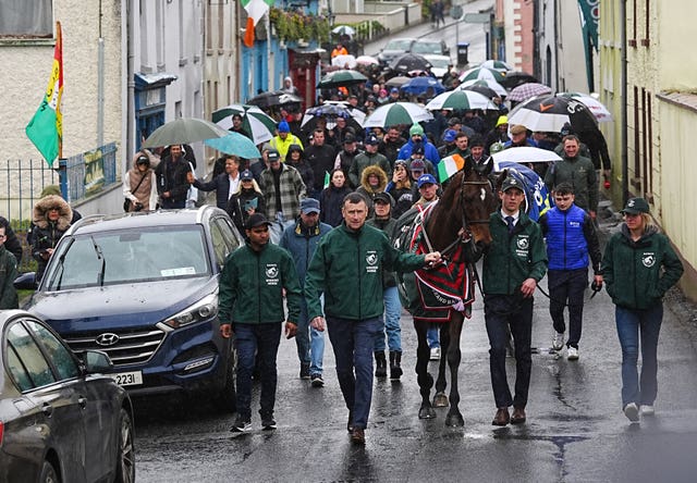I Am Maximus parades through the streets of Leighlinbridge