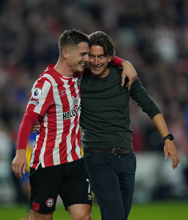 Brentford's Sergi Canos and manager Thomas Frank celebrate their 3-3 draw with Liverpool