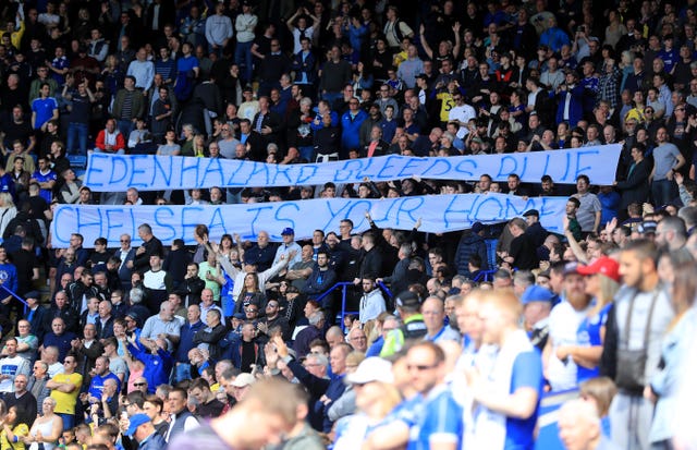 Chelsea fans send a message to Eden Hazard