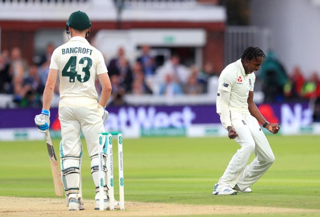 Jofra Archer traps Cameron Bancroft lbw
