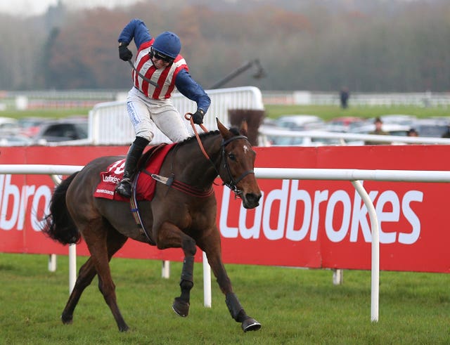 De Rasher Counter wins the Ladbrokes Trophy at Newbury