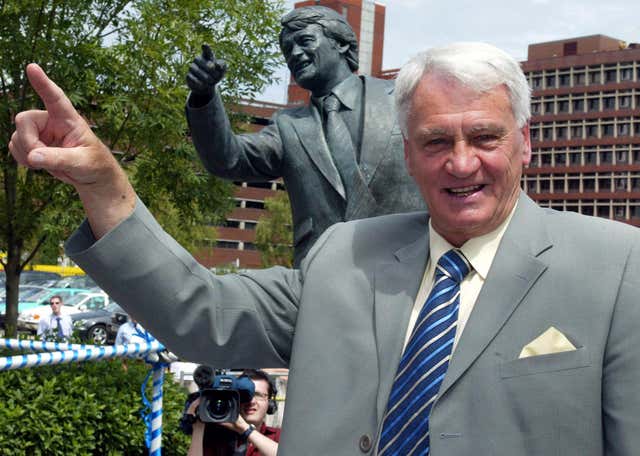 Sir Bobby Robson unveils his statue at Portman Road