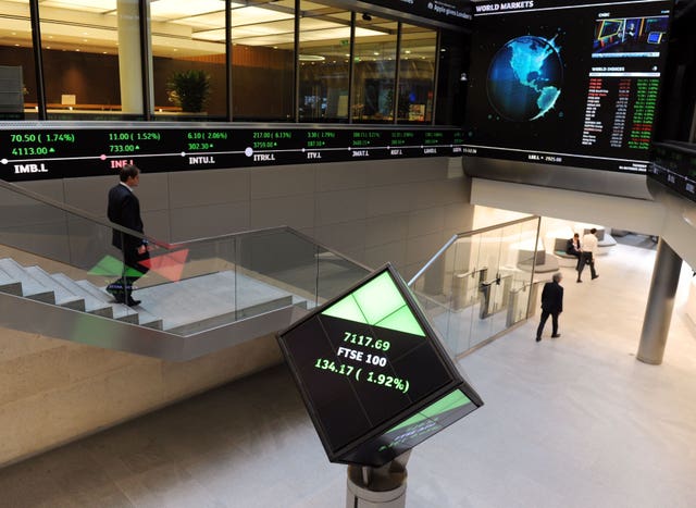 The London Stock Exchange "data-title =" FTSE 100 corporate bosses pay "data-copyright-holder =" PA Wire "data-copyright-notice =" PA Wire / PA Images "data-credit =" Nick Ansell " data-usage -terms = "PHOTO FILE" srcset = "https://image.assets.pressassociation.io/v2/image/production/0e8741b9bc31853f00554a058a3ca66fY29udGVudHNlYXJjaCwxNTY4MzAxNjY2/2.44759967.jpg?w=320 320W, https: //image.assets. pressassociation.io /v2/image/production/0e8741b9bc31853f00554a058a3ca66fY29udGVudHNlYXJjaCwxNTY4MzAxNjY2/2.44759967.jpg?w=640 640W, 1280w https://image.assets.pressassociation.io/v2/image/production/0e8741b9bc31853f00554a058a3ca66fY29udGVudHNlYXJjaCwxNTY4MzAxNjY2/2.44759967.jpg?w=1280 " sizes = "(maximum width: 767px) 89vw, (maximum width: 1000px) 54vw, (maximum width: 1071px) 543px, 580px