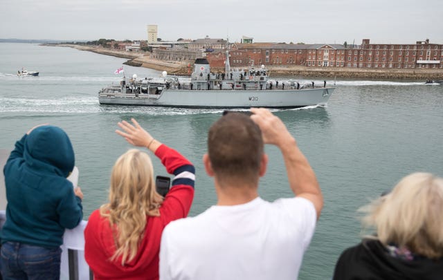 HMS Ledbury homecoming