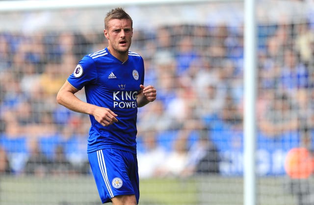 Jamie Vardy has urged his team-mates to win at Cardiff in honour of Vichai Srivaddhanaprabha