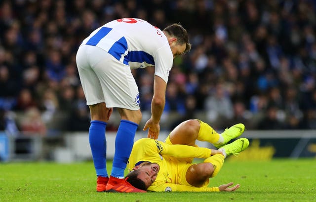 Hughton feels Alonso should have seen red as Chelsea hold on for narrow win