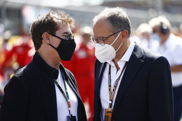 Stefano Domenicali and Tom Cruise chat