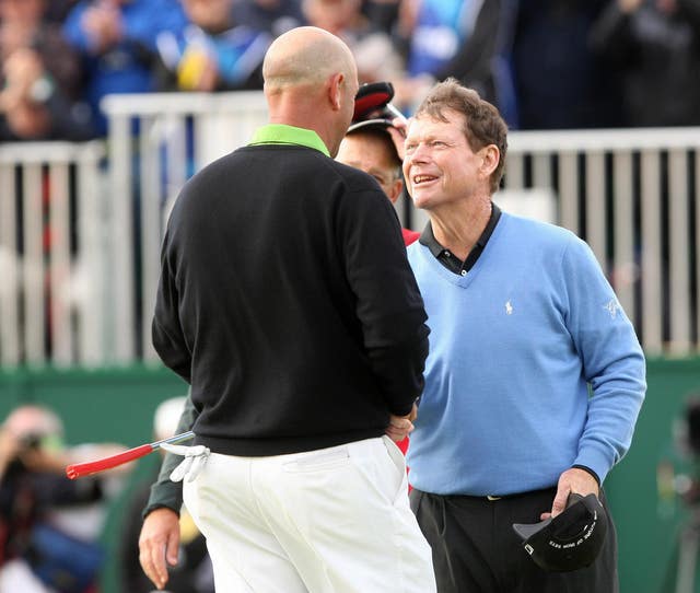 Tom Watson (right) congratulates Stewart Cink after his play-off victory at the 2009 Open Championship at Turnberry