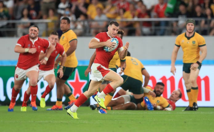 Gareth Davies breaks clear for Wales' second try