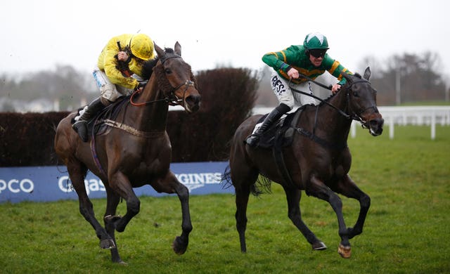 Regal Encore (far side) loves it at Ascot