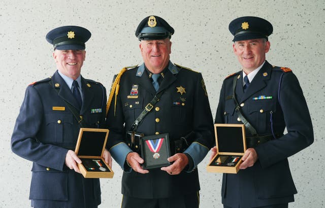 Inspector Declan Egan (left), whose father Detective Sergeant Michael Egan was posthumously awarded a silver Scott Medal, with brothers Detective Superintendent Colm Murphy (right) and Major Barney Murphy, Assistant Deputy Superintendent at Barnstable County Sheriff’s Office in Massachusetts, whose father Chief Superintendent John Murphy was awarded a bronze Scott Medal