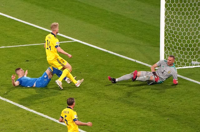 Artem Dovbyk snatches dramatic last-gasp winner as Ukraine book England date PLZ Soccer Artem Dovbyk snatches dramatic last-gasp winner as Ukraine book England date PLZ Soccer