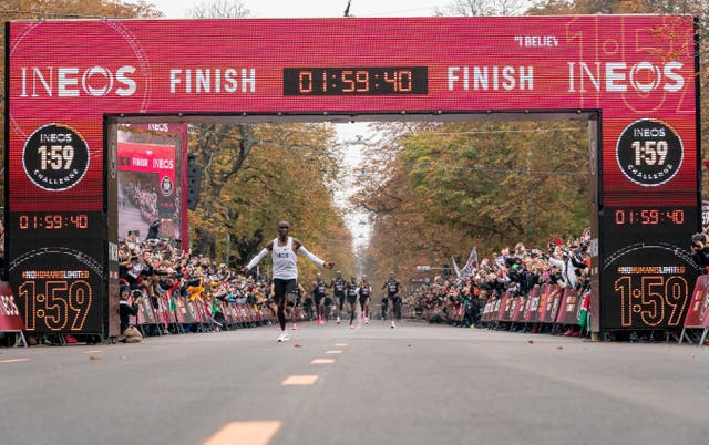 Eliud Kipchoge set a sub two-hour marathon time with the aid of an army of pacemakers 
