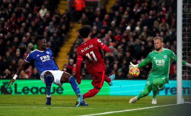 Diogo Jota double sinks Leicester as Liverpool keep up pressure on Man City