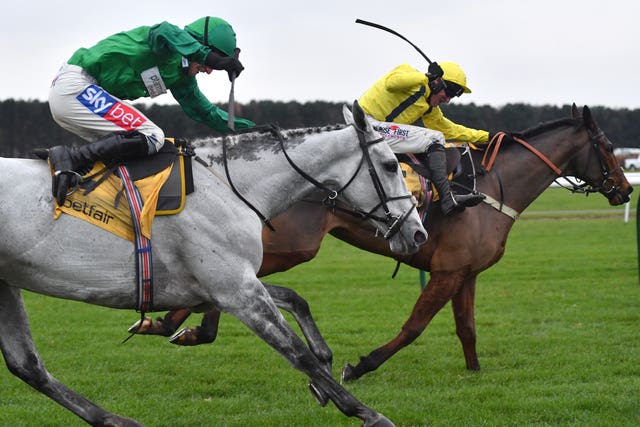 Lostintranslation (right) beat Bristol De Mai last year, but disappointed in his defence