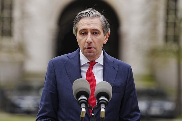 Simon Harris speaking to the media in The Courtyard at Government Buildings