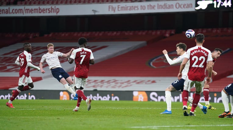 Kevin De Bruyne fires over