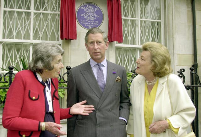 The then-Prince of Wales stands by Countess Mountbatten of Burma (L), and Lady Pamela Hicks, the two daughters of Lord and Lady Mountbatten, at an unveiling of an English Heritage Blue Plaque commemorating the Earl and Countess Mountbatten of Burma in 2000