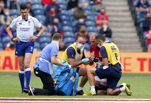 Alun Wyn Jones receives medical attention