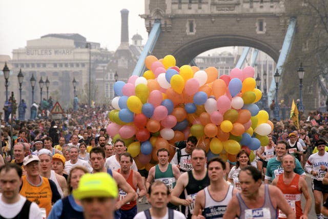 The Athletes make their over Tower Bridge during the 1990 race