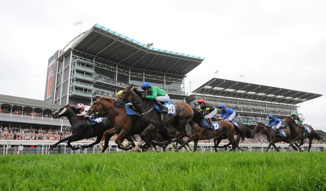 Chiefofchiefs (left) in winning action at York