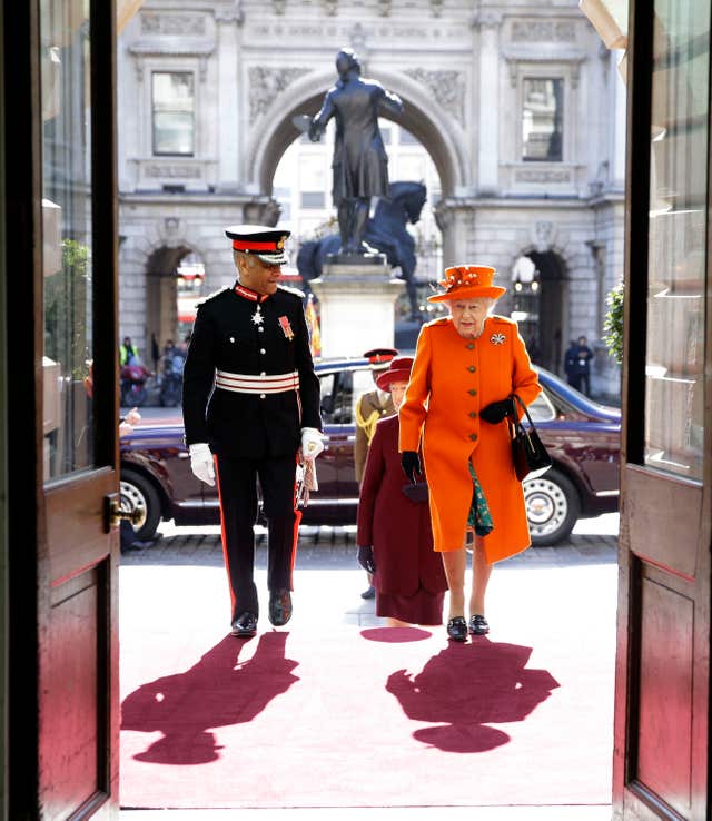 Queen visits Royal Academy of Arts