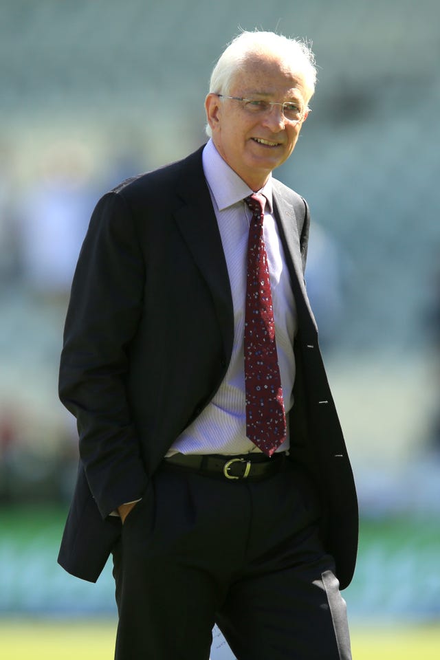 David Gower believes Geoffrey Boycott should keep his knighthood