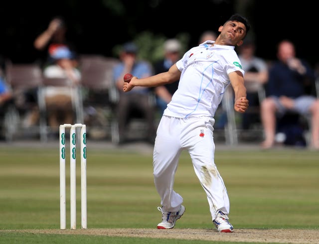 Hamidulla Qadri in action for former side Derbyshire.