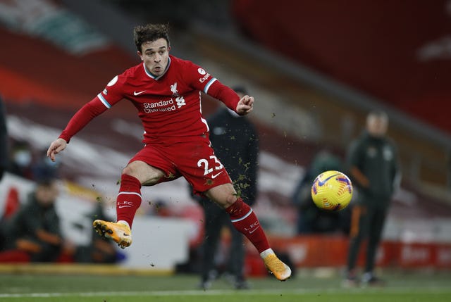 Xherdan Shaqiri crosses the ball