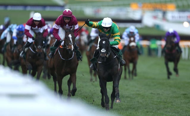 Like father, like son - Jonjo O'Neill jnr wins the conditional jockeys' race