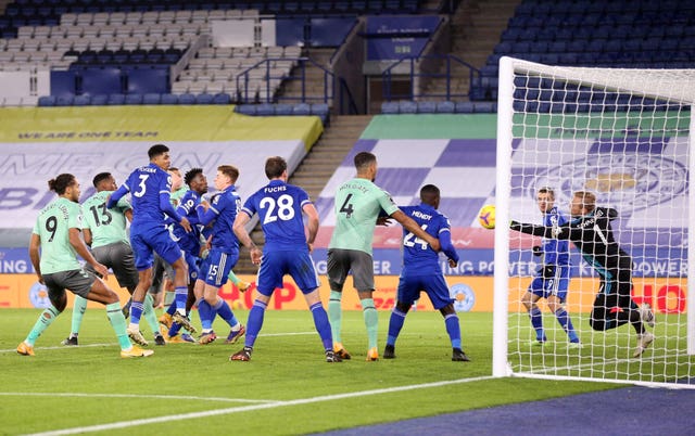 Mason Holgate scores for Leicester