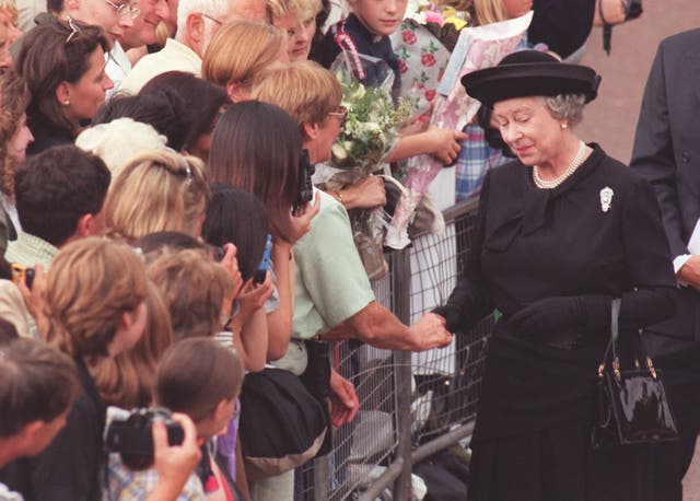 Queen meets Crowds