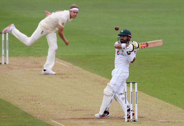Mohammad Rizwan's fifty frustrated England after a rain delay