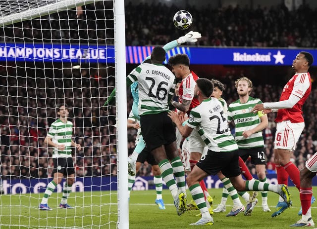 Arsenal attack a corner