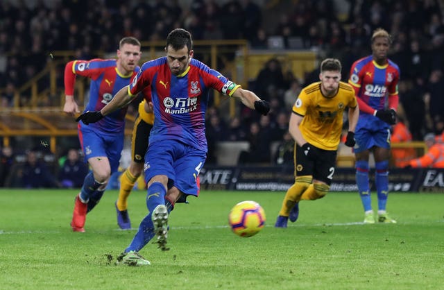 Luka Milivojevic scores from the spot 